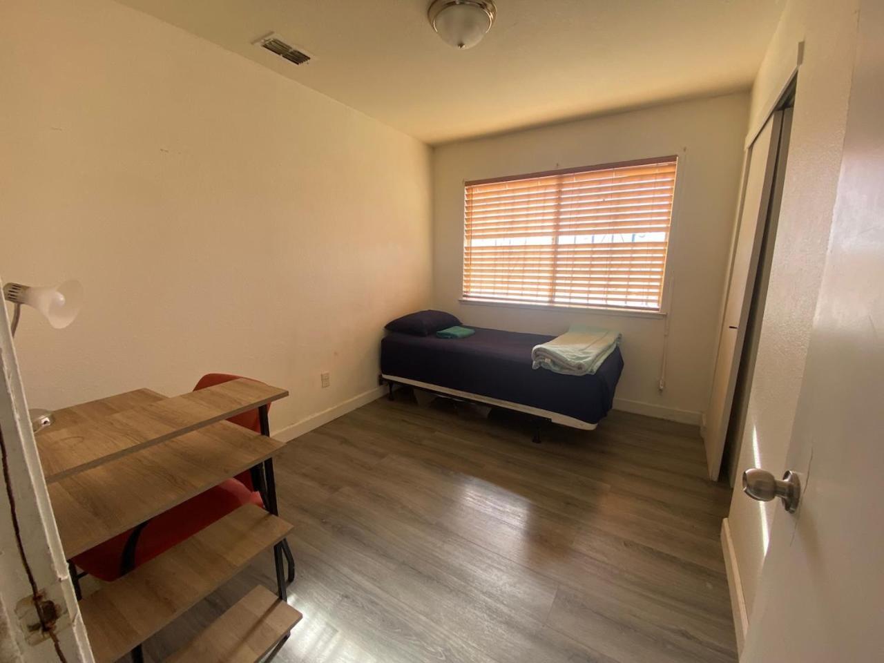 Whole Family - Wolfgram Hostel Sacramento Exterior photo